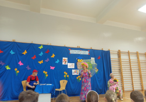 Babcie w locie z dziadkiem recytują wiersz
