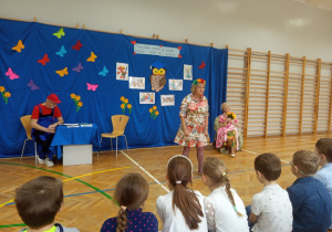 Babcie w locie z dziadkiem recytują wiersz