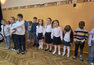 dzieci śpiewają