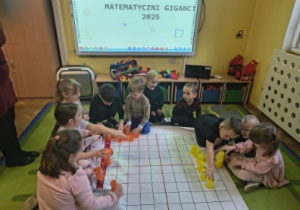 budowały z kubeczków