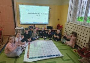 budowały z kubeczków