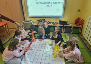 budowały z kubeczków