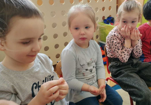 poznawanie przyprawy za pomocą zmysłów
