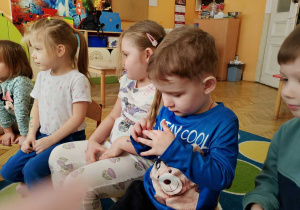 poznawanie przyprawy za pomocą zmysłów