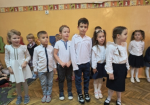 dzieci mówią wiersz