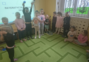 Dzieci otrzymały pamiątkowe medale oraz nagrody rzeczowe.