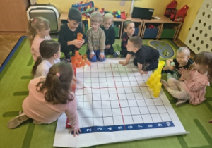 budowały z kubeczków