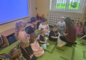 Dzieci otrzymały pamiątkowe medale oraz nagrody rzeczowe.