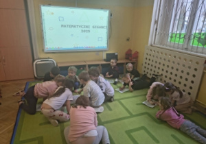 szukały drogi w labiryncie