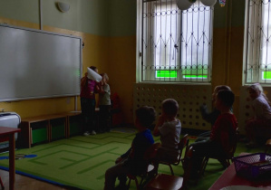 zabawa w aktora, osoby na widowni