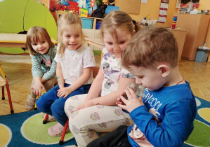 poznawanie przyprawy za pomocą zmysłów