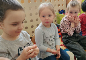 poznawanie przyprawy za pomocą zmysłów