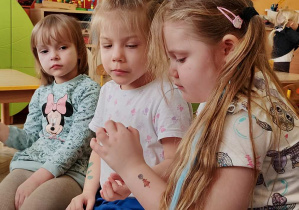 poznawanie przyprawy za pomocą zmysłów