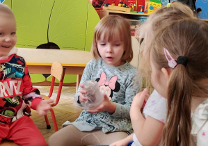 poznawanie przyprawy za pomocą zmysłów