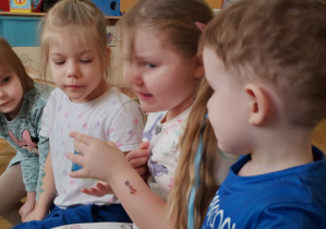 poznawanie przyprawy za pomocą zmysłów