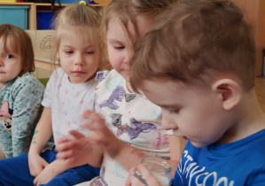 poznawanie przyprawy za pomocą zmysłów