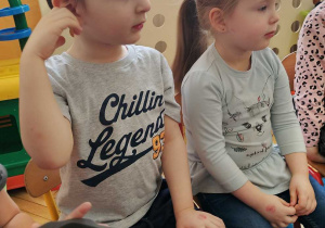 poznawanie przyprawy za pomocą zmysłów