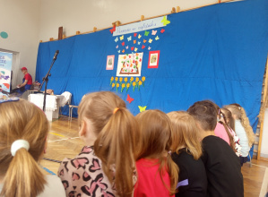 Wycieczka Starszaków do SP nr 70 "Babcie w locie"