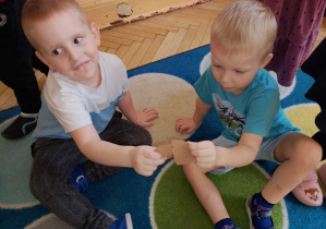 dzieci poszukały swojej drugiej połówki kółka
