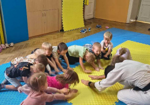 tradycyjne przywitanie z całą grupą